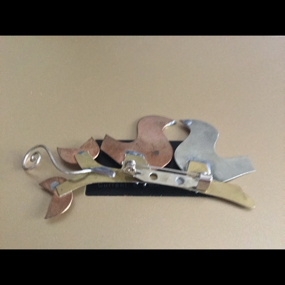 Beautiful abstract metal brooch - Picture 3 of 5